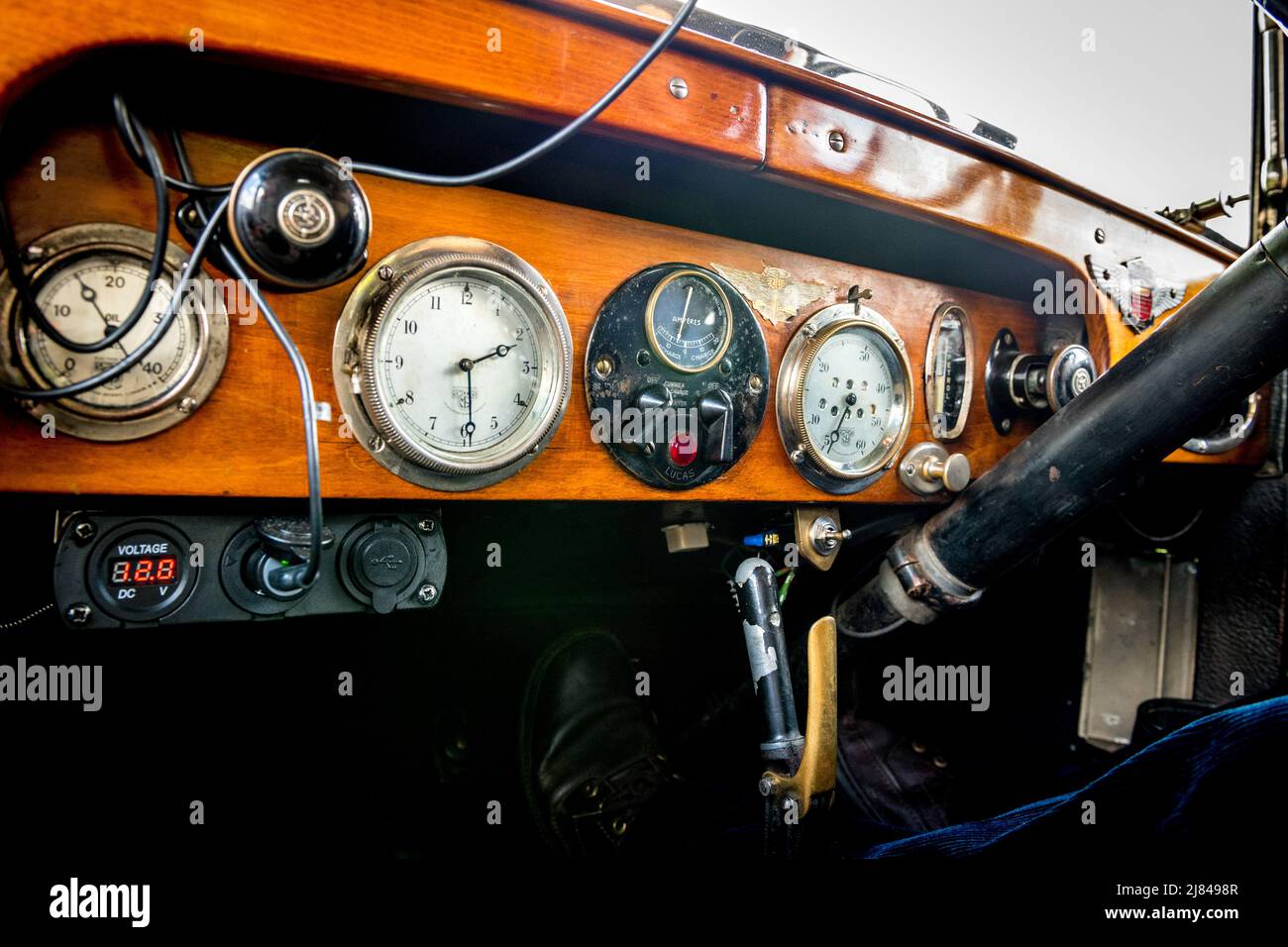 Die Mitglieder des Autoclubs Pre war Austin 7, die an der ‘Century of Sevens-Tour’ durch die Derbyshire Dales teilnehmen. Stockfoto