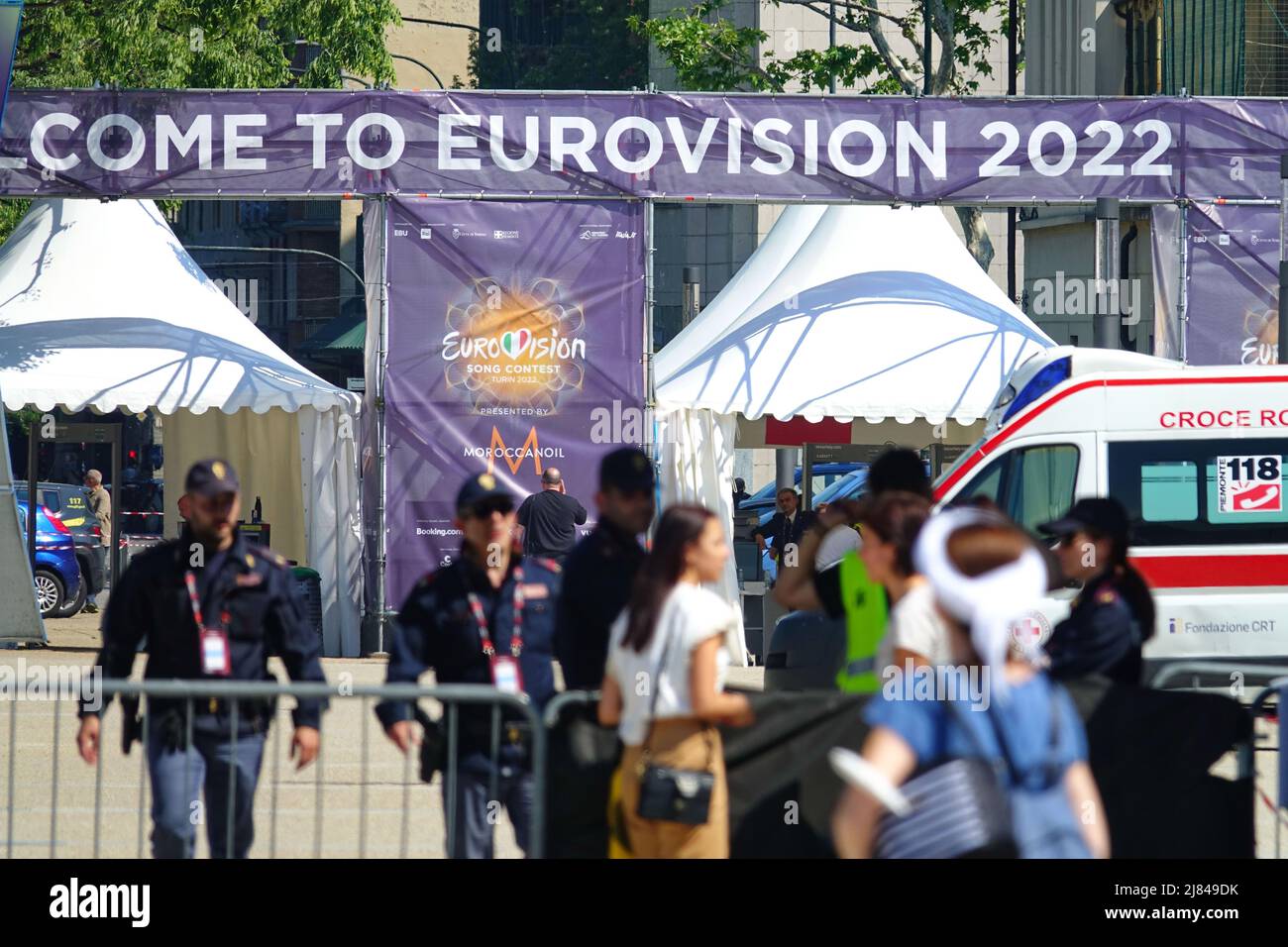 Logo des Eurovision Song Contest 2022 vor der Arena, Austragungsort des Finales. Turin, Italien - Mai 2022 Stockfoto