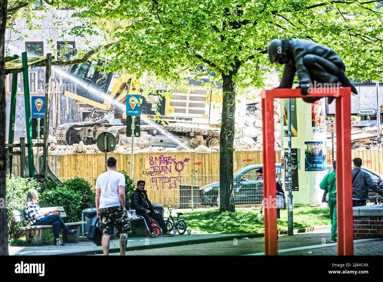 Das Kunstwerk 'Lindener Butjer' der Bildhauerin Ulrike Enders an der ...