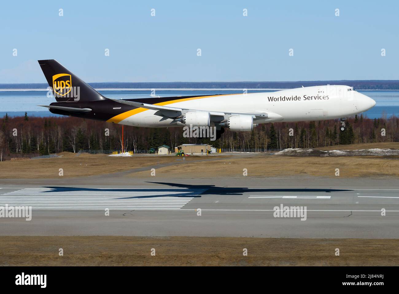 UPS Cargo Boeing 747 Landung von Flugzeugen. Flugzeug 747-8F fliegende Fracht für United Parcel Service. Frachtflugzeug der UPS Airlines Cargo Ankunft. Stockfoto