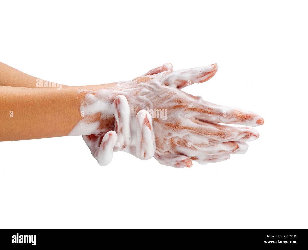 Weibliche Hände waschen mit Seifenlauge auf weißem Hintergrund. Hände mit weißem Schaum. Textur aus weißem Seifenschaum auf weiblicher Hand. Stockfoto