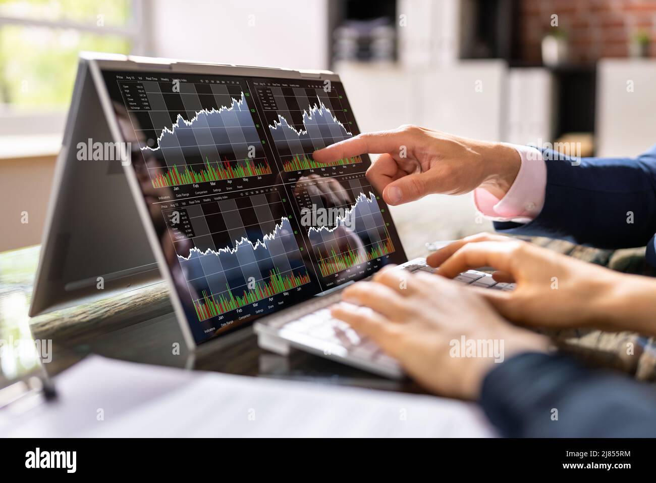 African American Frau Trading Börse Online Stockfoto