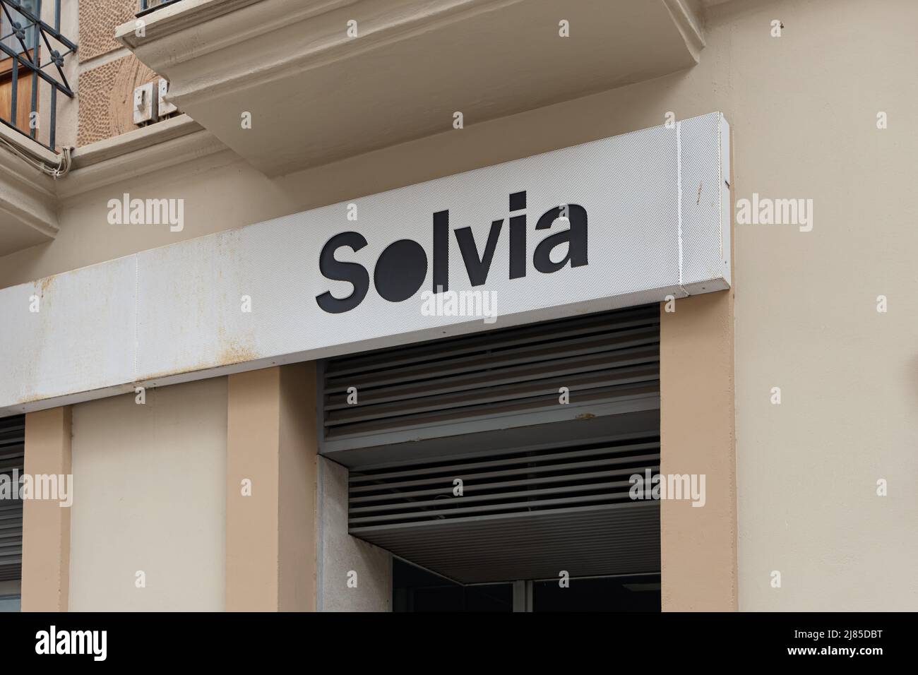 VALENCIA, SPANIEN - 05. MAI 2022: Solvia ist ein spanisches Unternehmen, das sich der Immobilienbranche widmet Stockfoto