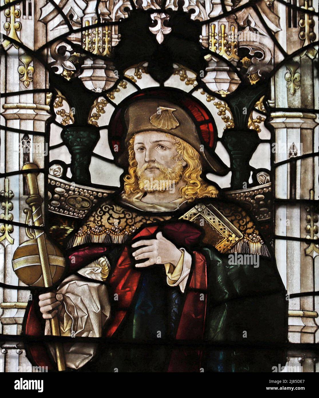 Buntglasfenster von Percy Bacon & Brothers, die den hl. Jakobus den Großen als Pilger darstellen, All Saints Church, Evesham Stockfoto