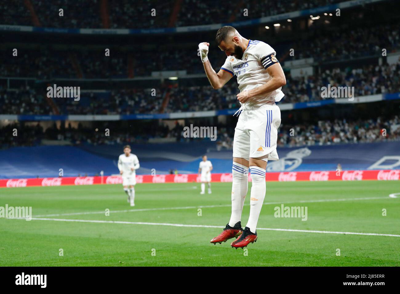 Karim Benzema von Real Madrid feiert ein Tor während des Fußballspiels der spanischen Meisterschaft La Liga zwischen Real Madrid und Levante UD am 12. Mai 2022 im Santiago Bernabeu Stadion in Madrid, Spanien - Foto: Oscar J Barroso/DPPI/LiveMedia Stockfoto