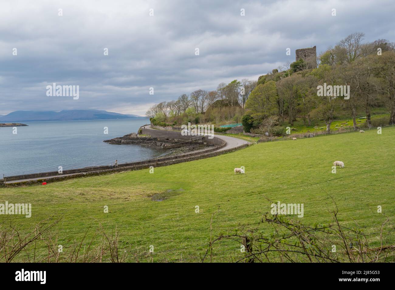 Dunollie Castle und Seeufer bei Oban Argyll Stockfoto