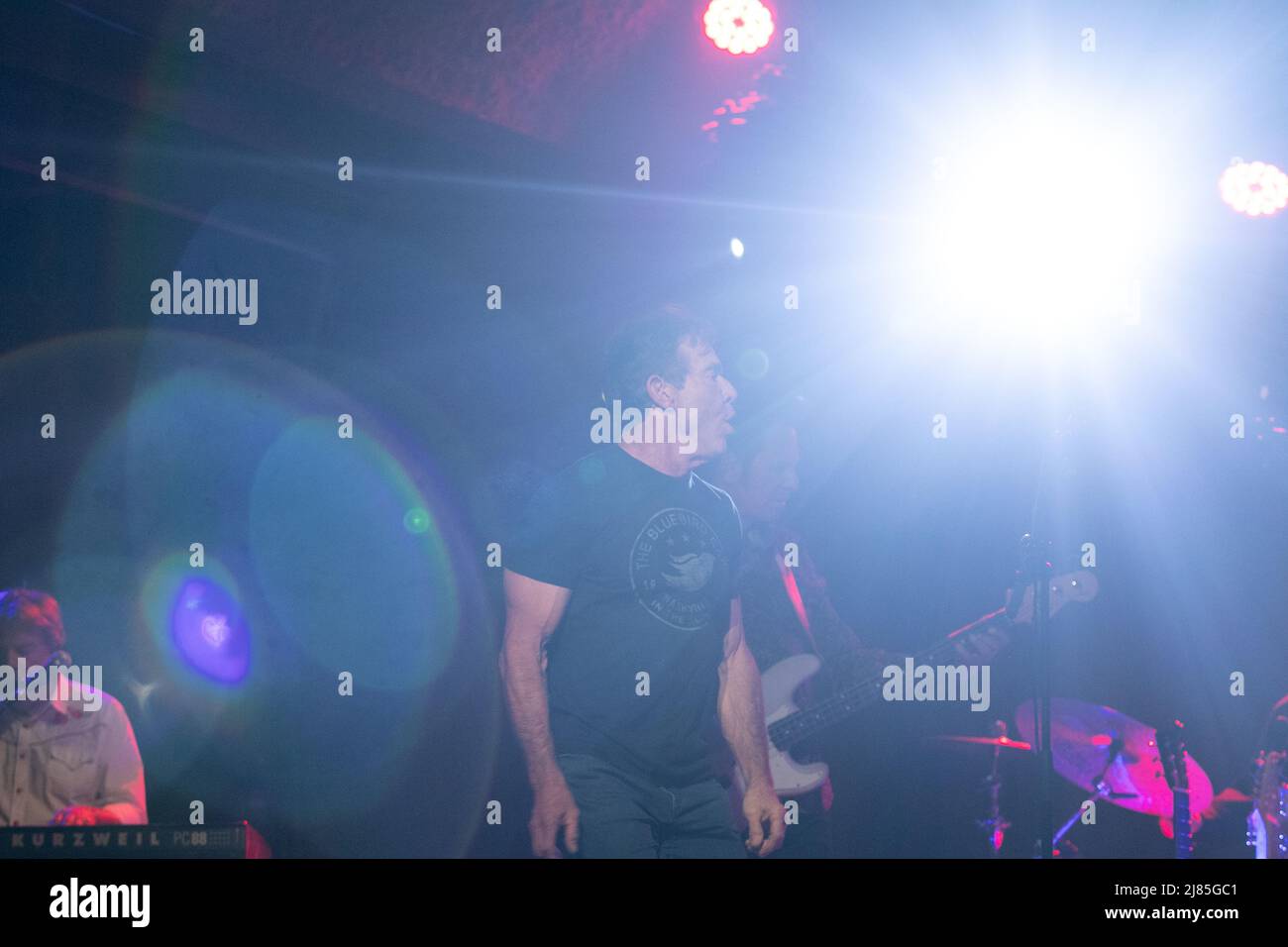 12. Mai 2022, Solana Beach, Kalifornien, USA: Schauspieler und Musiker Dennis Quaid tritt mit seiner Band Dennis Quaid & The Sharks auf. Mr. Quaid ist bekannt für seine Auftritte in einer Vielzahl dramatischer und komödistischer Rollen sowie für eine eklektische Mischung aus Country/Rock/Blues/Volksmusik. (Bild: © Rishi Deka/ZUMA Press Wire) Stockfoto