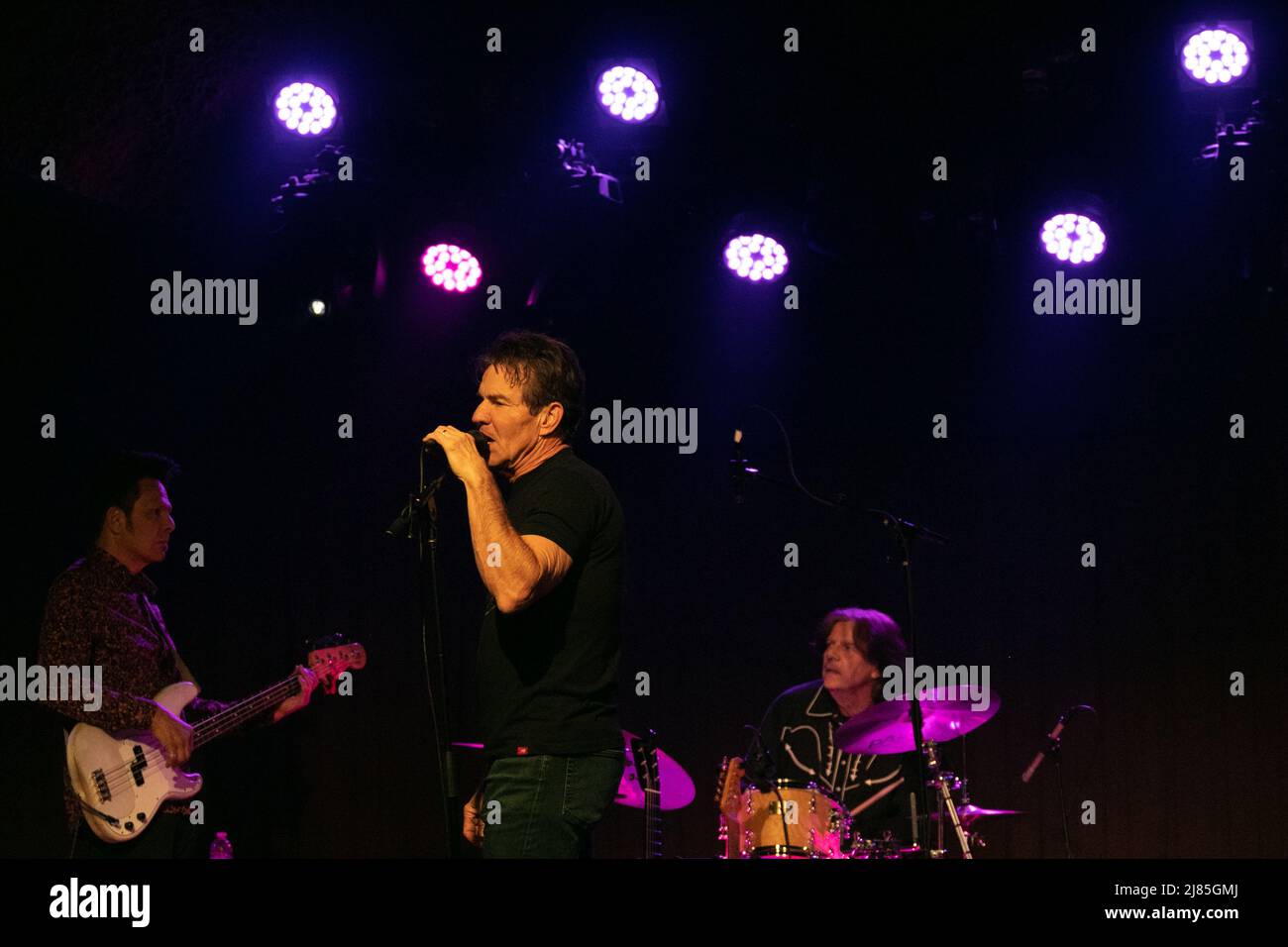 12. Mai 2022, Solana Beach, Kalifornien, USA: Schauspieler und Musiker Dennis Quaid tritt mit seiner Band Dennis Quaid & The Sharks auf. Mr. Quaid ist bekannt für seine Auftritte in einer Vielzahl dramatischer und komödistischer Rollen sowie für eine eklektische Mischung aus Country/Rock/Blues/Volksmusik. (Bild: © Rishi Deka/ZUMA Press Wire) Stockfoto