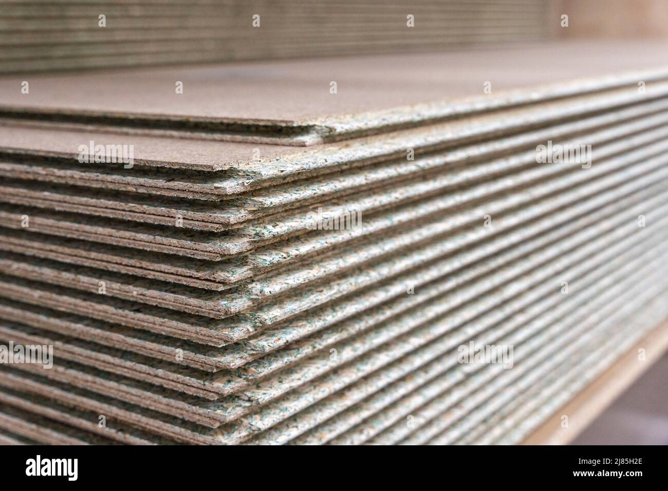 Feuchtigkeitsbeständige Spanplatte mit Nut und Feder imprägniert. OSB Stockfoto
