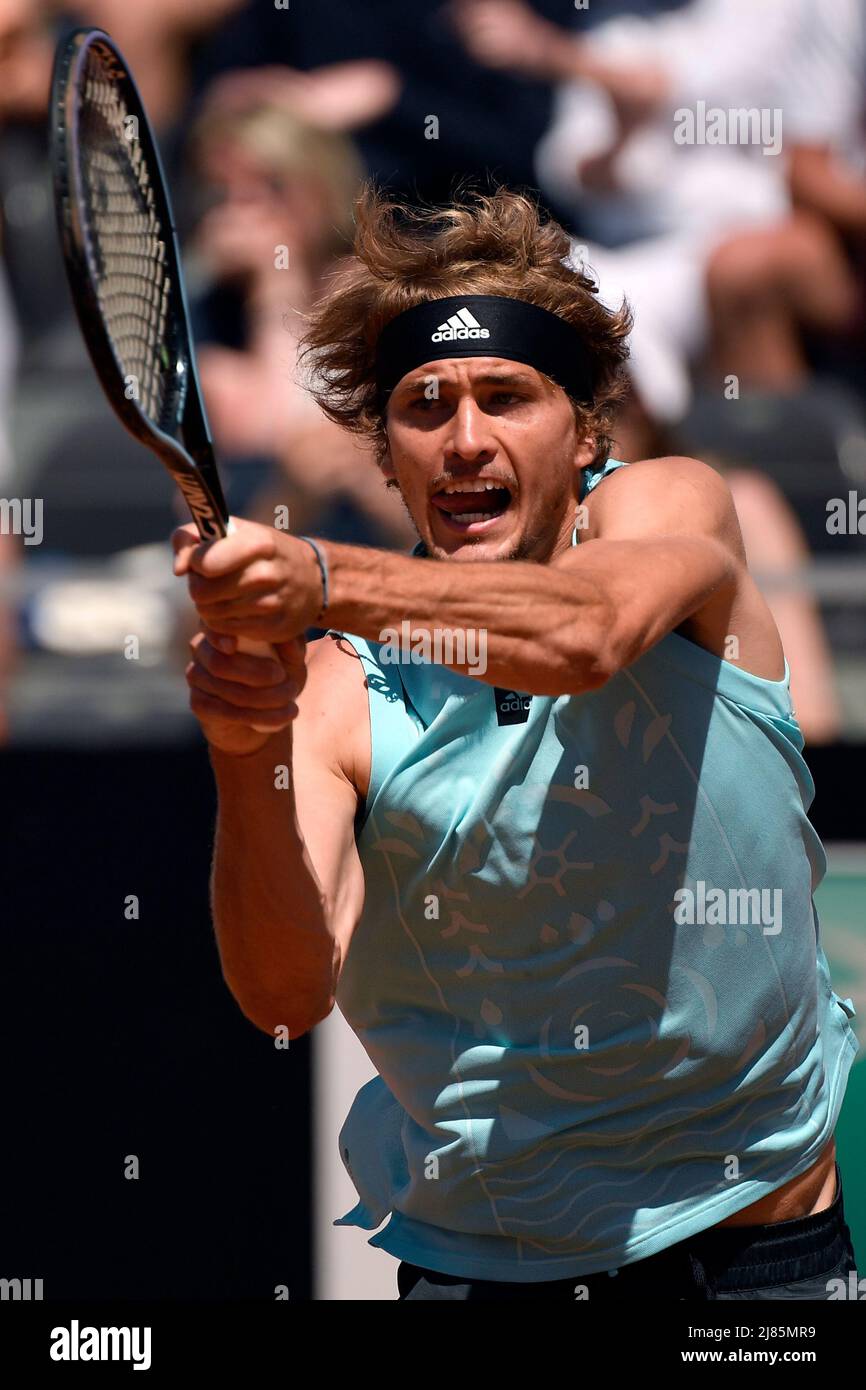 Rom, Italien. 13.. Mai 2022. Alexander Zverev aus Deutschland kehrt am 8 13.. Mai 2022 beim Internazionali BNL D'Italia Tennisturnier im Foro Italico in Rom, Italien, zu Cristian Garin aus Chile zurück. Foto Antonietta Baldassarre/Insidefoto Kredit: Insidefoto srl/Alamy Live News Stockfoto