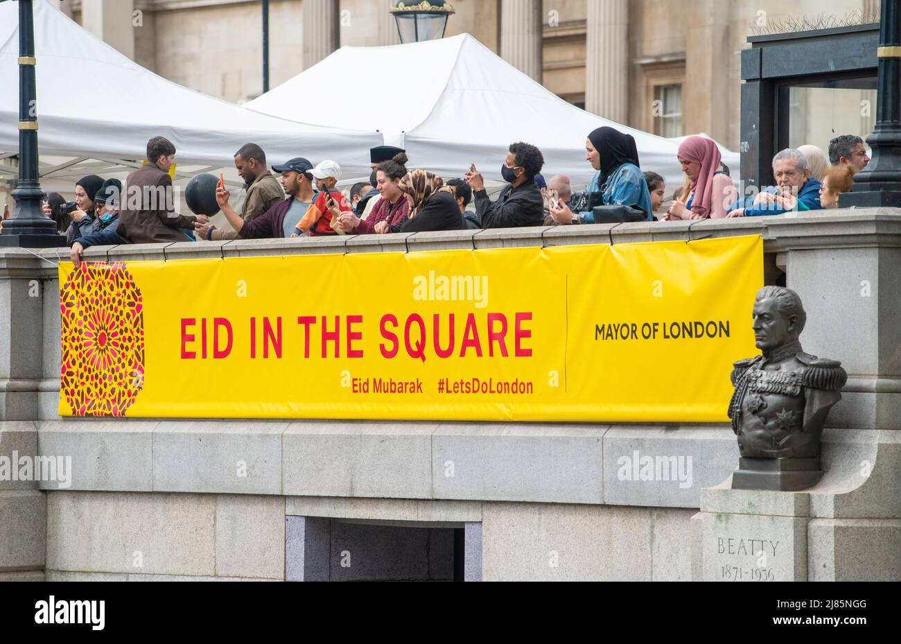 London feiert Eid auf dem Platz am Trafalgar Square. Das einzigartige kulturelle Ereignis, das das Ende des Ramadan markiert, dem islamischen heiligen Monat des Fastens. Stockfoto