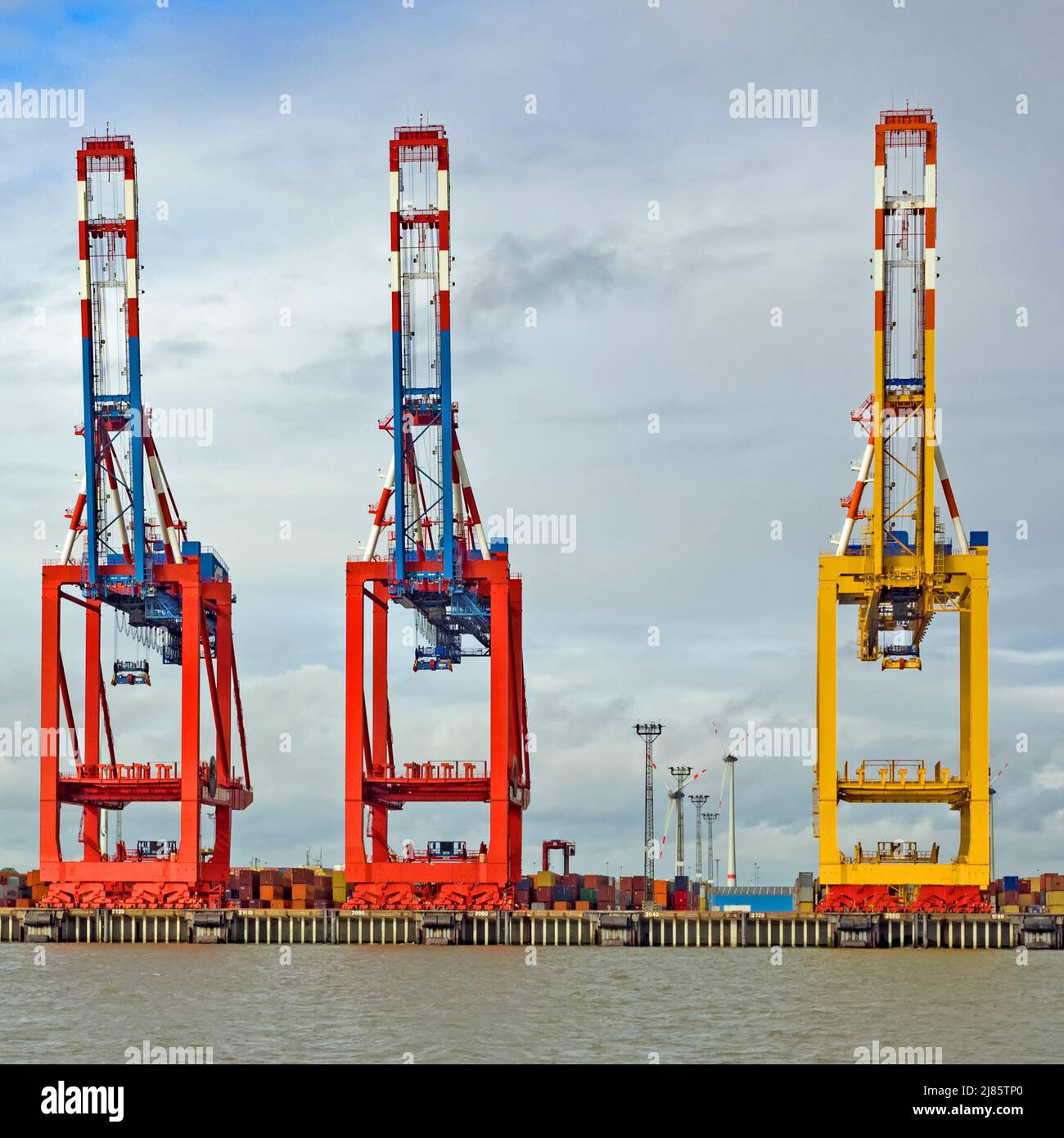 Bremerhaven, Bremen, Deutschland - 16. Juli 2017: Container-Portalkrane Hafenkrane im Hafen von Bremerhaven, Bremen Stockfoto