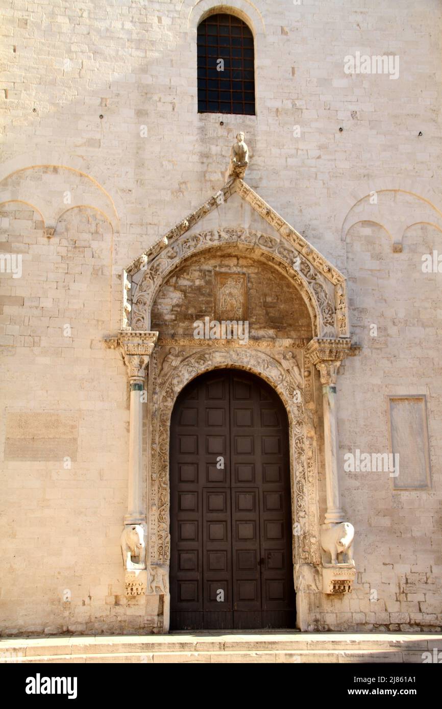 Bari, Italien. Die päpstliche Basilika St. Nikolaus (Basilica San Nicola, B.. 11. Jahrhundert). Stockfoto