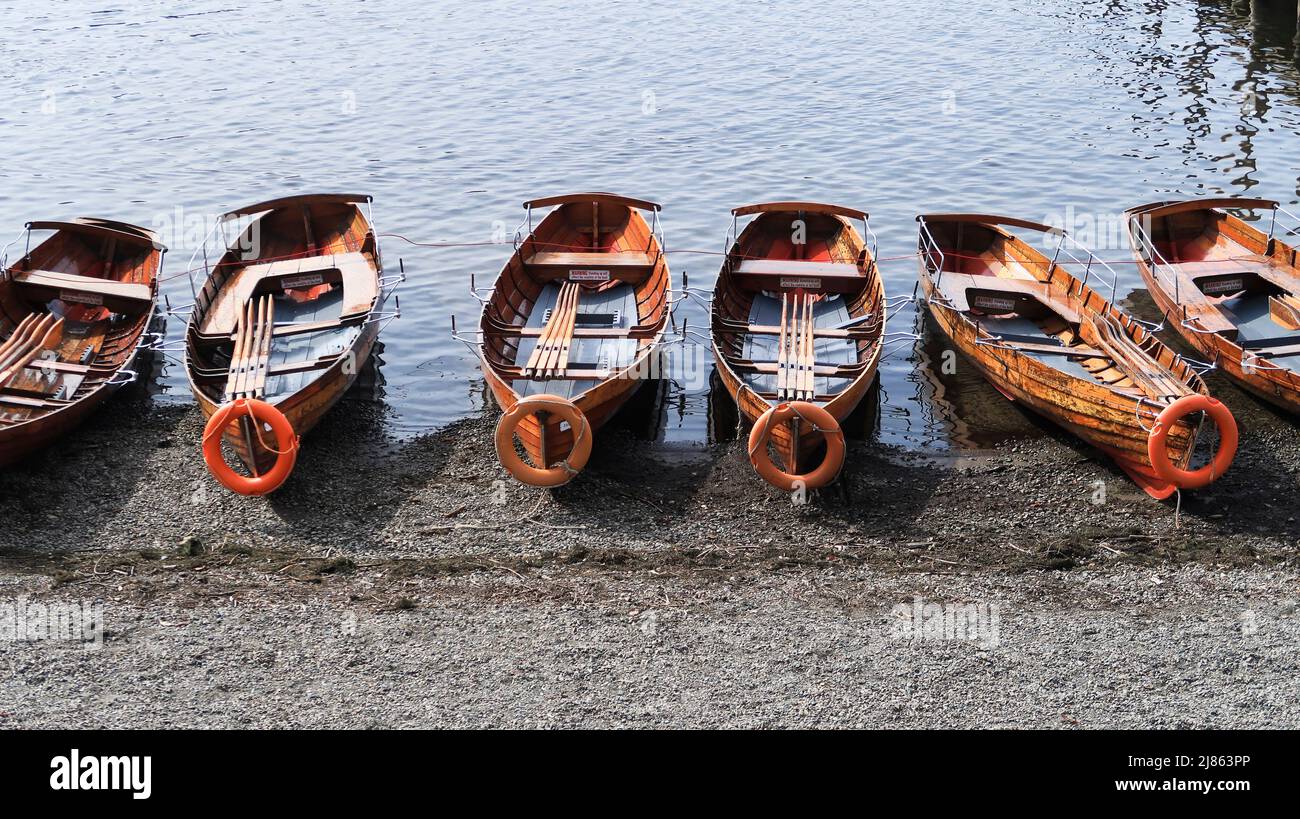 Vergnügungsboote auf Derwentwater im Lake District Stockfoto