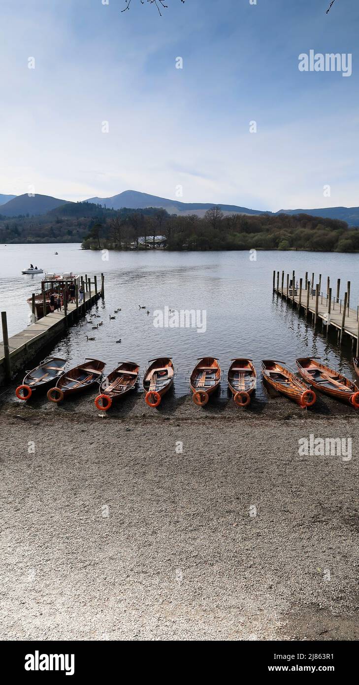 Vergnügungsboote auf Derwentwater im Lake District Stockfoto