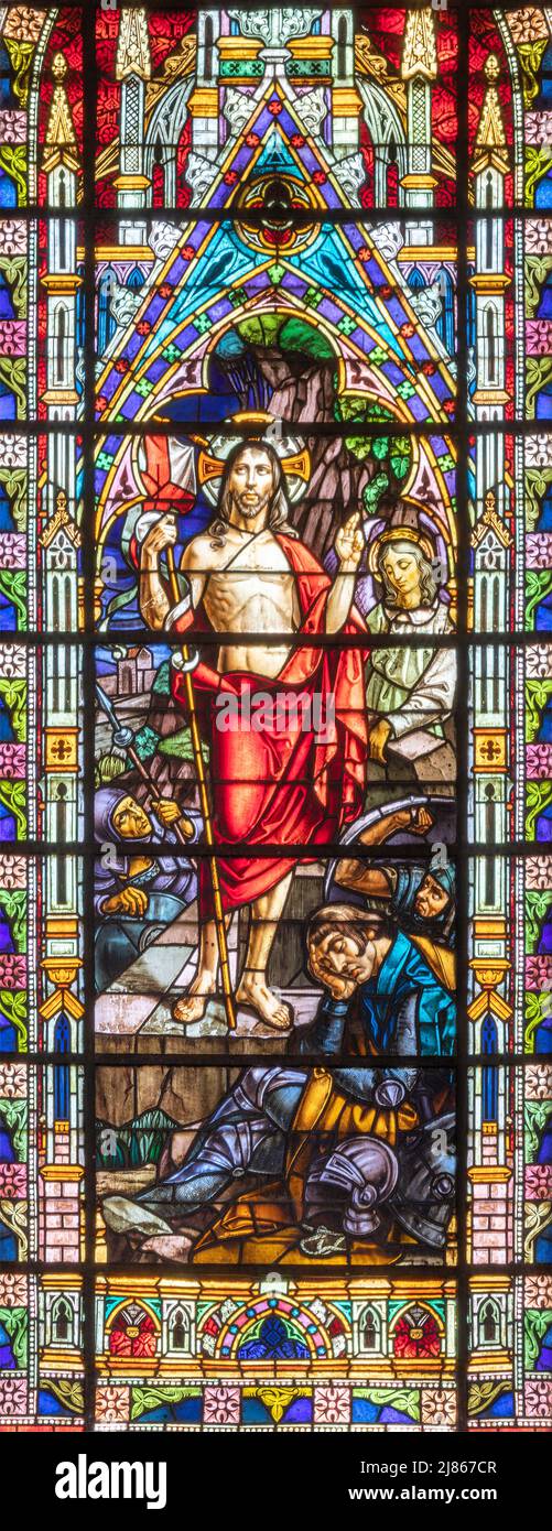 VALENCIA, SPANIEN - 17. FEBRUAR 2022: Die Auferstehung in neugotischer Glasmalerei der Kirche Basilica de San Vicente Ferrer. Stockfoto