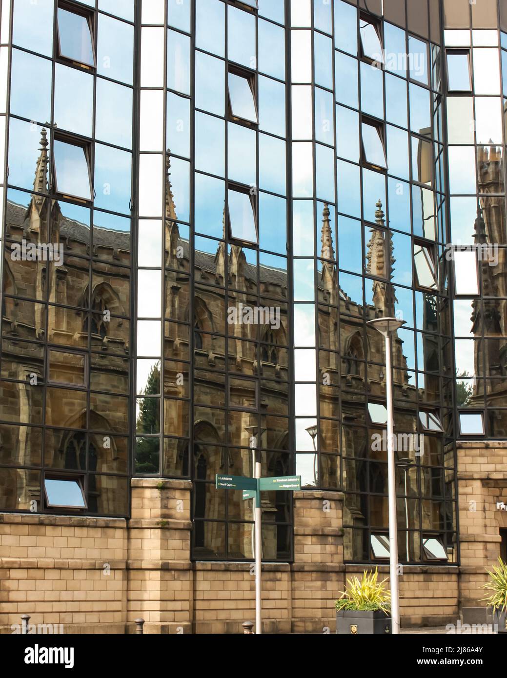 Cathedral Reflection Glasgow Stockfoto