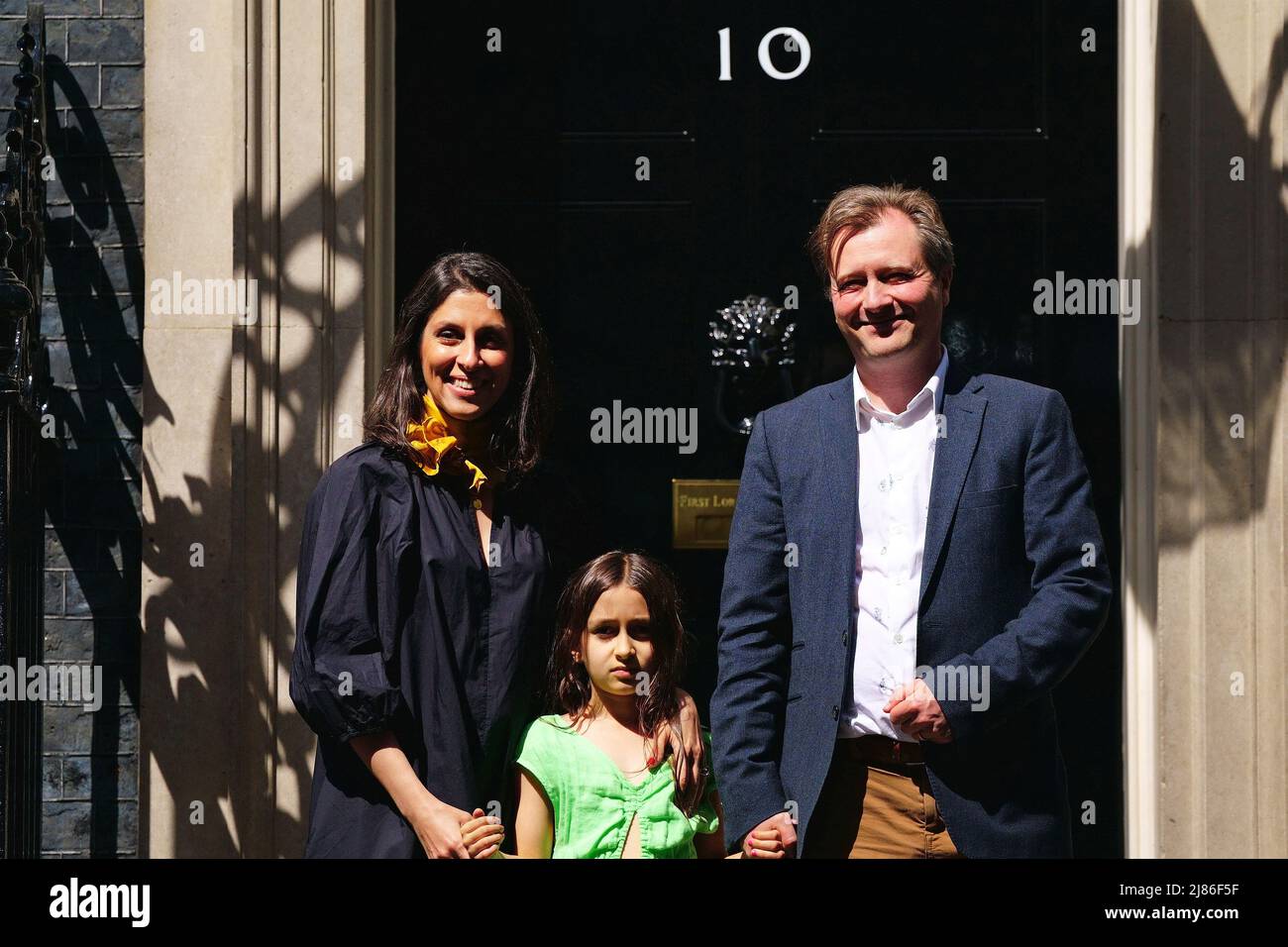 Nazanin Zaghari-Ratcliffe mit ihrem Mann Richard Ratcliffe und ihrer Tochter Gabriella, die nach einem Treffen mit Premierminister Boris Johnson die Downing Street 10 im Zentrum von London verlassen haben. Stockfoto