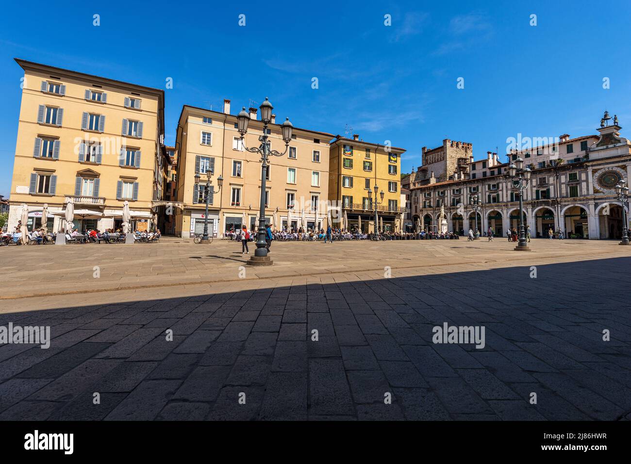 Brescia. Loggia Stadtplatz in Brescia Innenstadt (Piazza della Loggia) mit der Uhr und Glockenturm im Renaissance-Stil, 1540-1550, Lombardei, Italien. Stockfoto