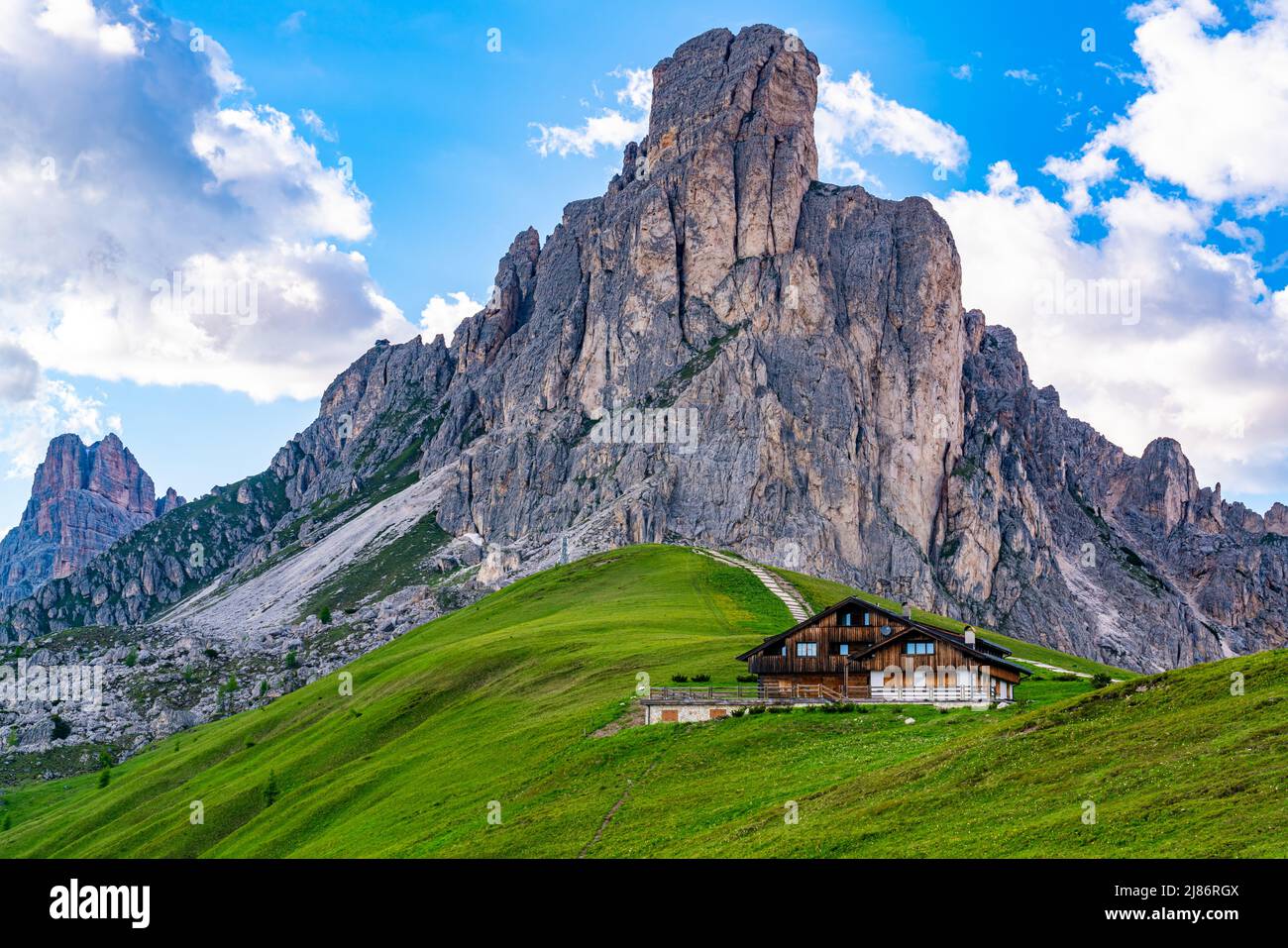 Berg In Den Italienischen Alpen 8 Buchstaben Blick auf den Ra Gusela Gipfel der Nuvolau Gruppe in den italienischen