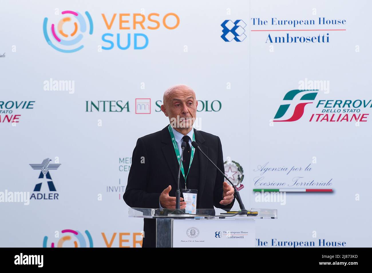 Sorrento, Italien. 13. Mai 2022. Marco Minniti Präsident, Med-or Foundationg, bei der „Verso Sud“-Ausgabe 1., die vom Europäischen Haus - Ambrosetti am 13. Mai 2022 in Sorrento, Neapel, Italien, organisiert wurde. Kredit:Franco Romano/Alamy Live Nachrichten Stockfoto