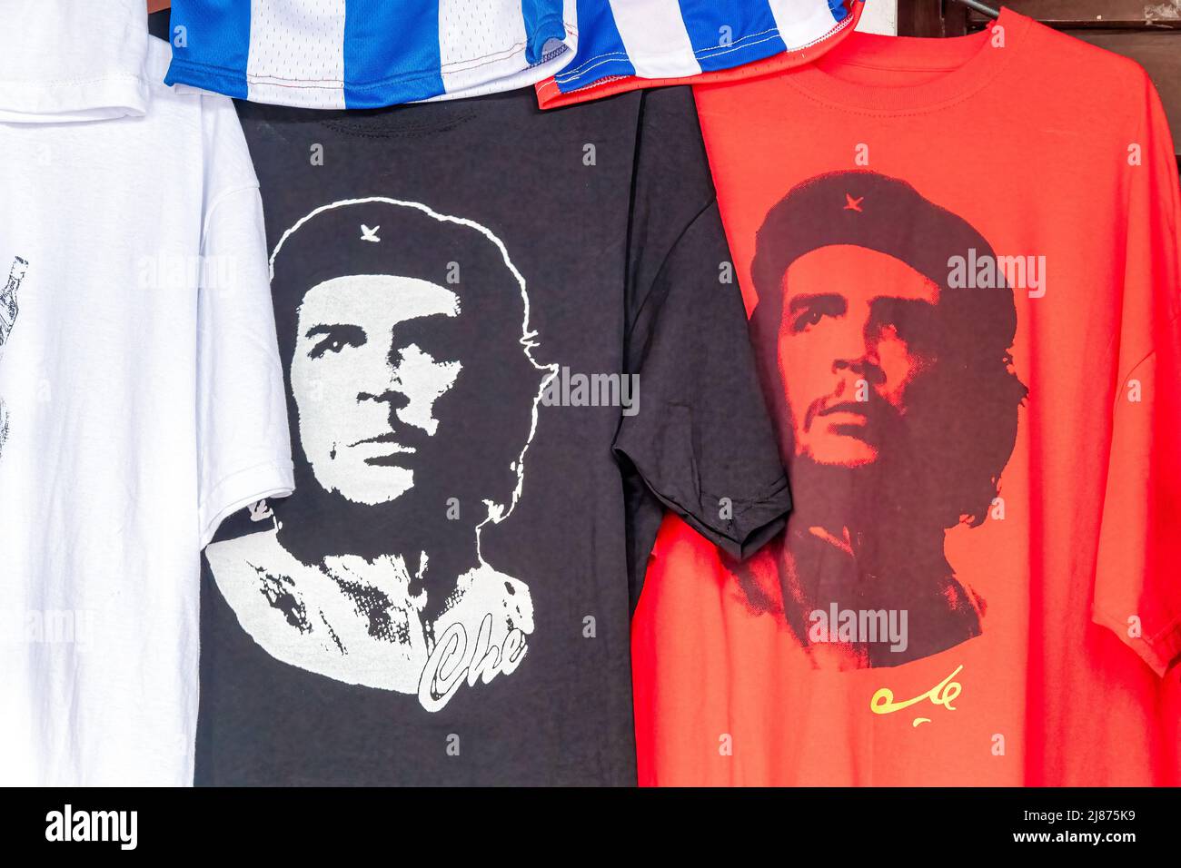 T-Shirts von che Guevara zum Verkauf in einem Artex-Geschäft. Stockfoto