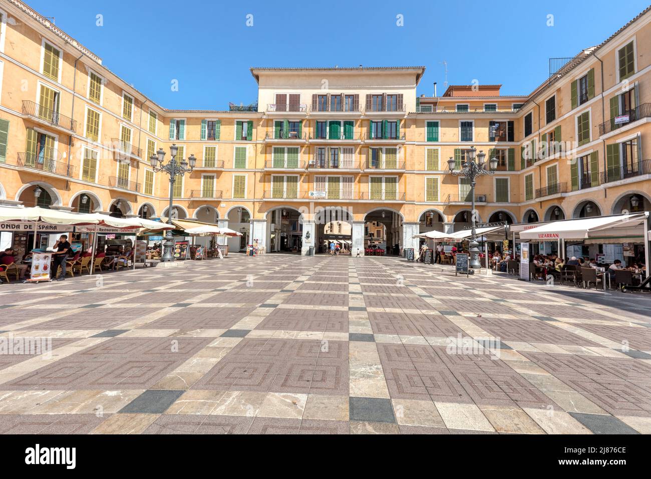 Placa Major oder Plaza Mayor ist die wichtigste Fußgängerzone der Stadt aus dem 19. Jahrhundert mit Geschäften und Cafés sowie Veranstaltungen und Kunsthandwerksverkäufern. Palma. Stockfoto