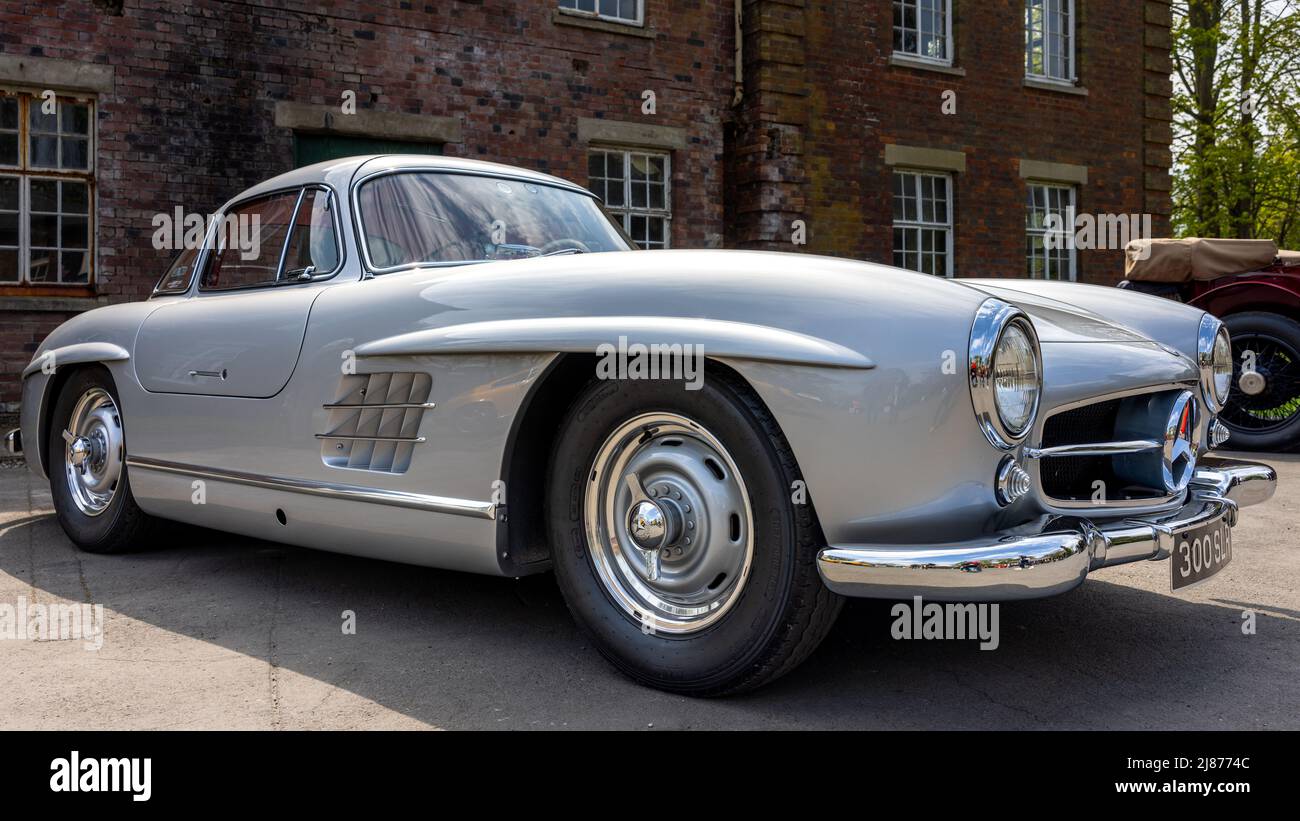 1957 Mercedes-Benz 300 SL (300 SLR) auf der April Scramble im Bicester Heritage Center am 23.. April 2022 zu sehen Stockfoto