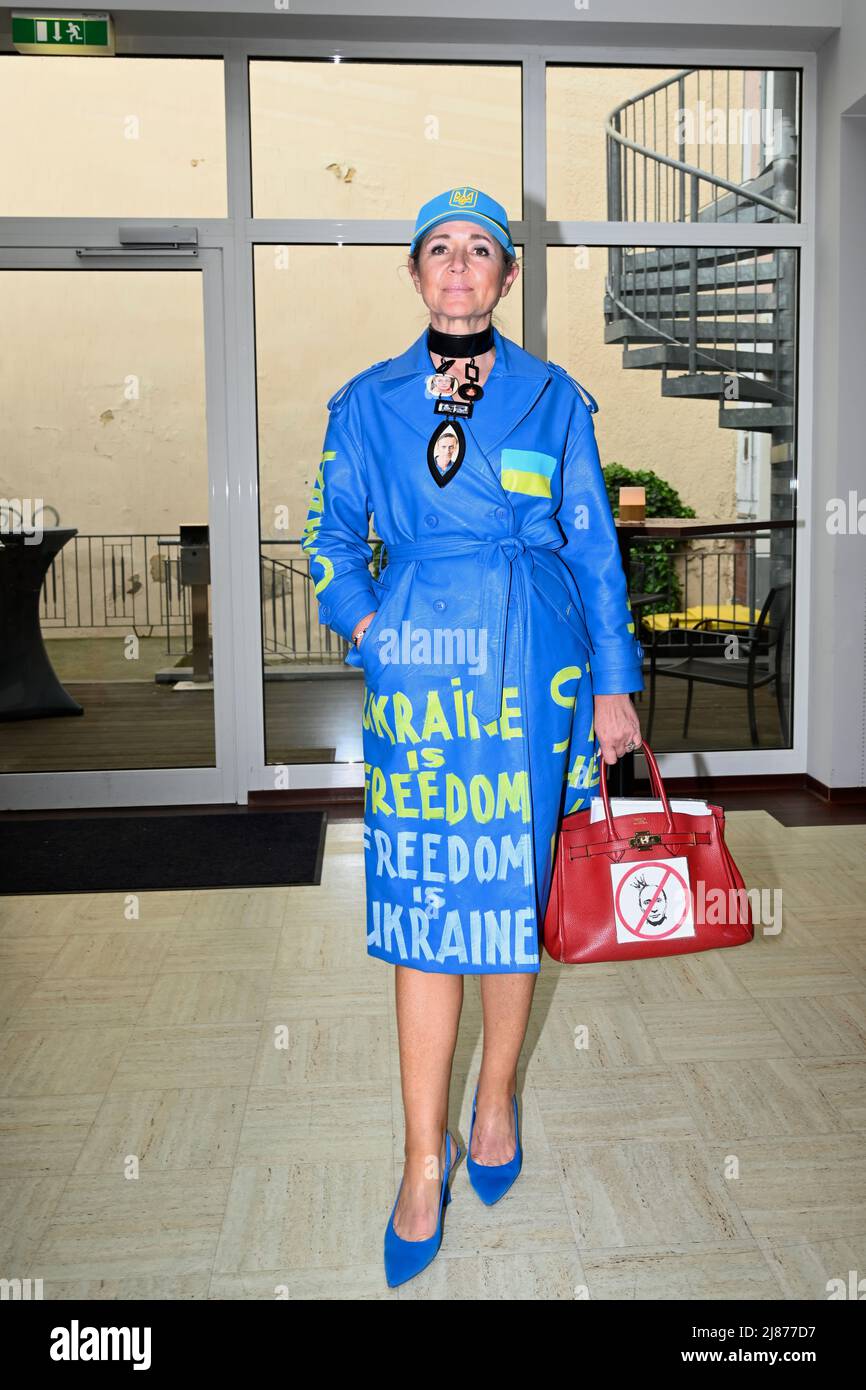 Die russische Regierungskritikerin Irina Revina Hofmann bei dem Kongress „Mut zur Veränderung – Neue Wege gehen. Himmel im Mund trifft Weg zum Erfolg Stockfoto