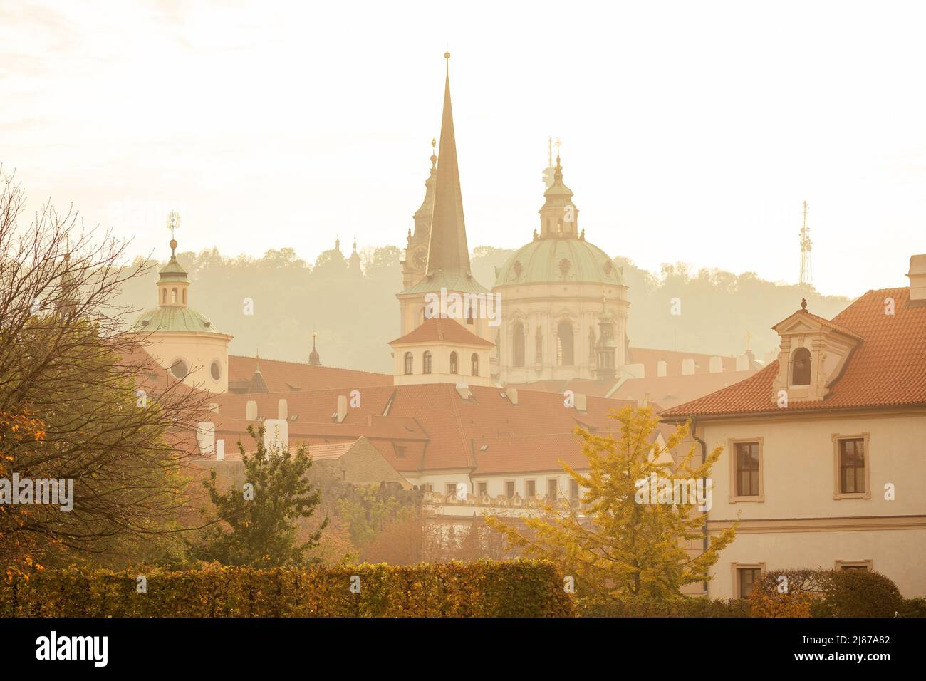 Altstädter Ring in Prag Lifestyle. observatorium der astronomischen Uhrenturm in der Tschechischen Stockfoto