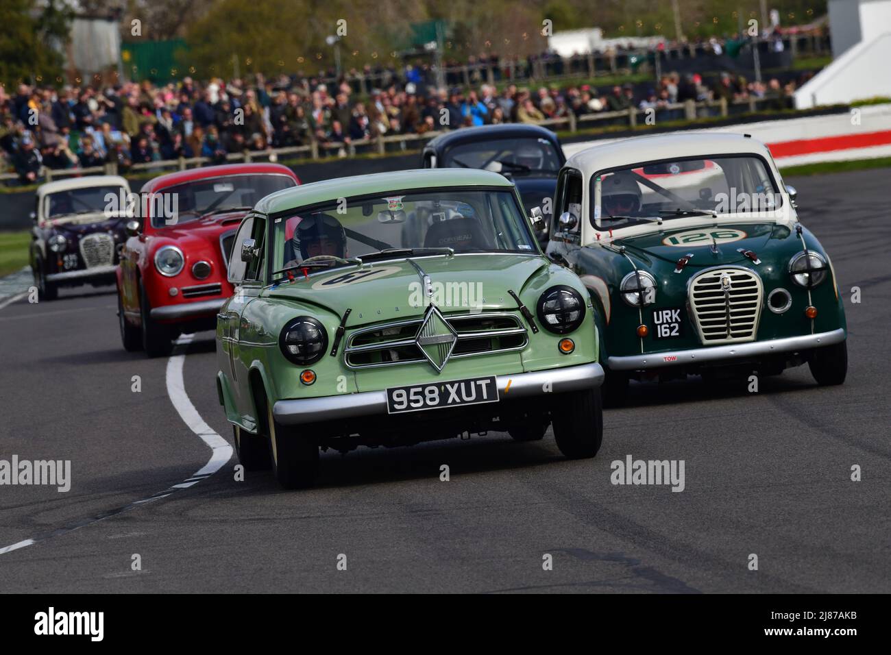 Gavin Watson, Borgward Isabella TS, David Jones, Austin A35 Academy, Sopwith Cup, Dies war ein 20-Minuten-Rennen für Fahrzeuge eines Typs, die U konkurrierten Stockfoto