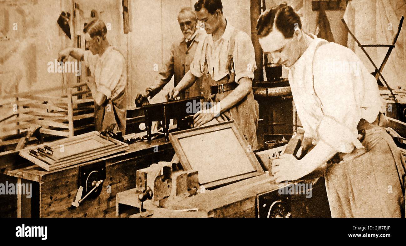1. Weltkrieg - Rehabilitation von verletzten britischen Soldaten im Ersten Weltkrieg - Herstellung von Möbeln im Pavilion Military Hospital in Brighton.. Stockfoto