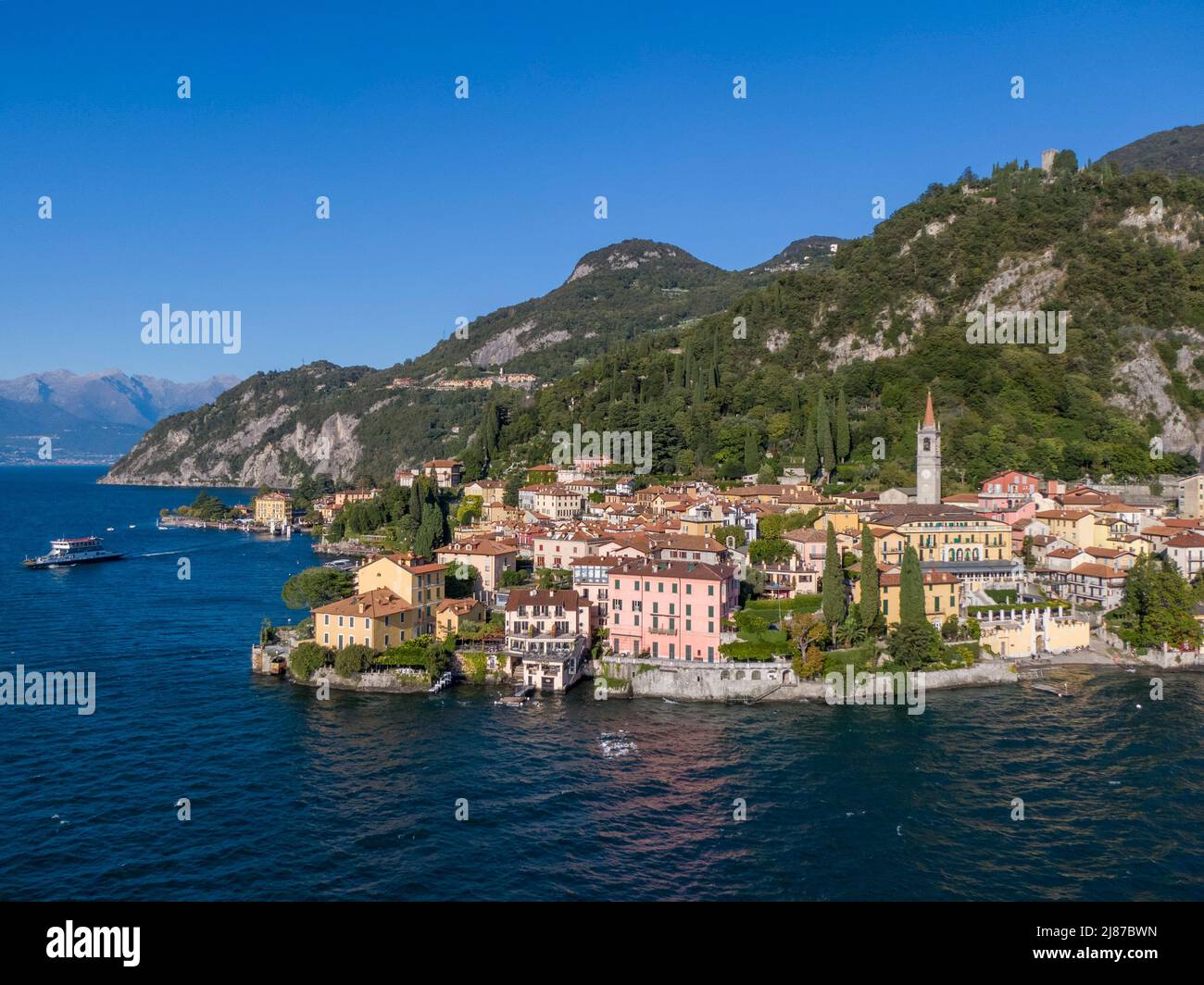 Luftaufnahme von Varenna am Comer See Stockfoto