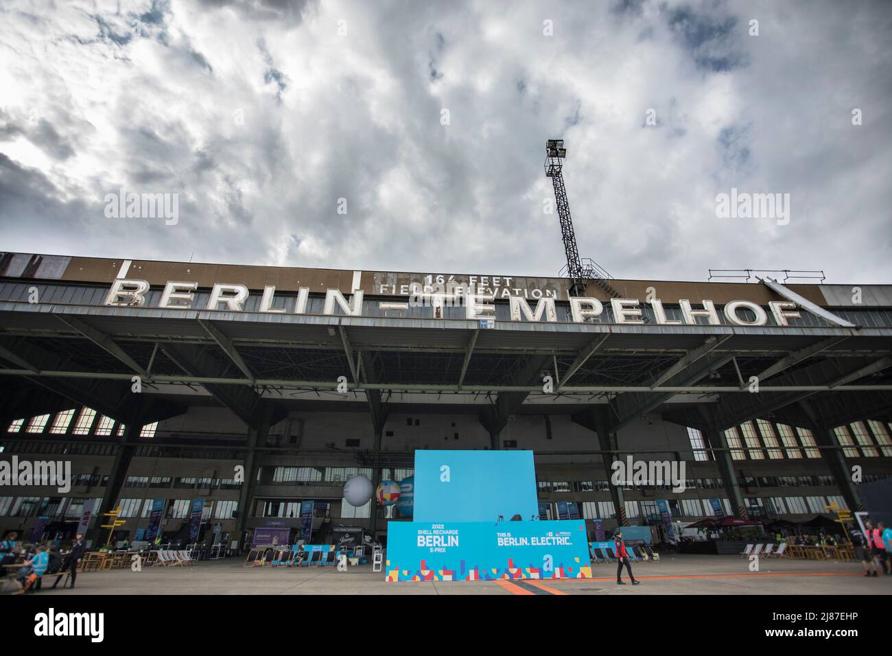 Berlin, 13.. Mai 2022. 2022 Shell Recharge Berlin E-Prix, 2021-22 ABB FIA Formel E Weltmeisterschaft, Tempelhof Airport Circuit in Berlin, Deutschland im Bild: Circuit Atmosphere © Piotr Zajac/Alamy Live News Stockfoto