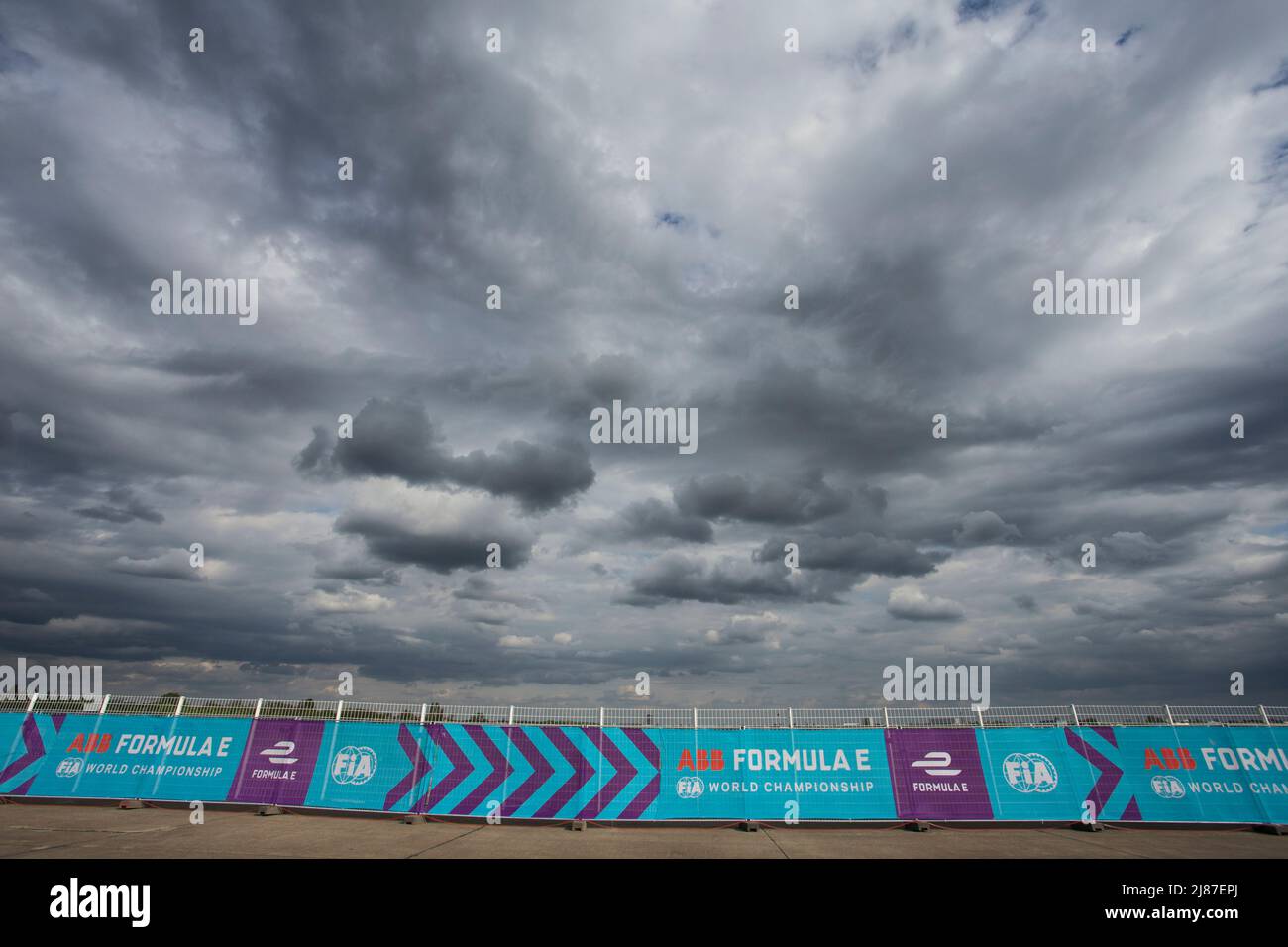 Berlin, 13.. Mai 2022. 2022 Shell Recharge Berlin E-Prix, 2021-22 ABB FIA Formel E Weltmeisterschaft, Tempelhof Airport Circuit in Berlin, Deutschland im Bild: Circuit Atmosphere © Piotr Zajac/Alamy Live News Stockfoto