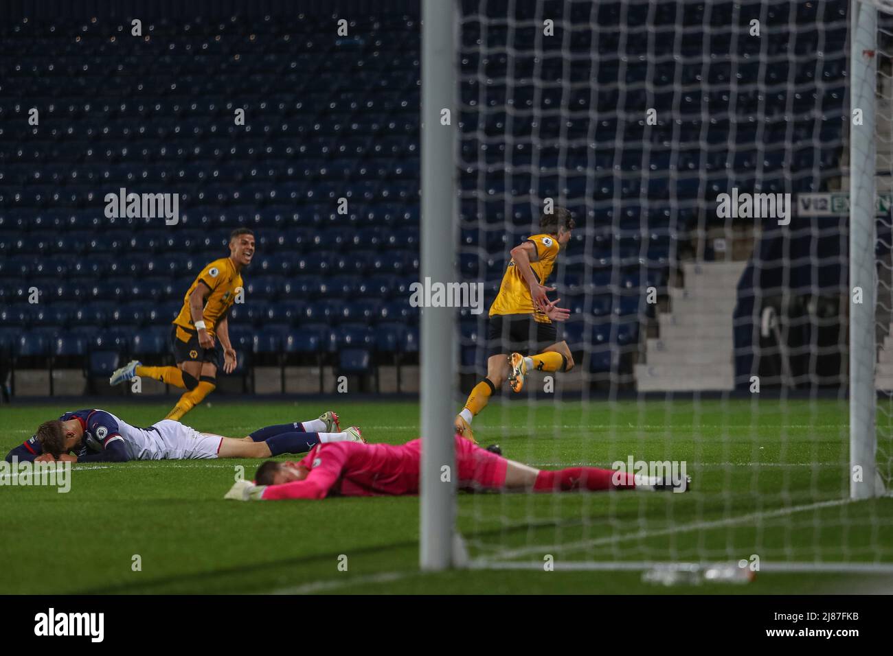 Hugo Bueno von Wolverhampton Wanderers feiert sein Ziel, es 1-2 zu schaffen Stockfoto