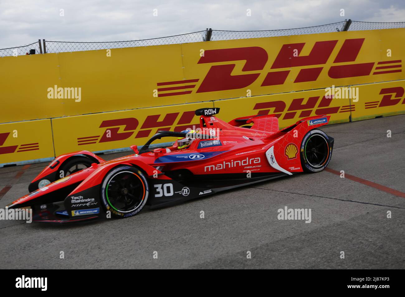 Deutschland, Berlin, 13. Mai 2022. Oliver Rowland bei der Shakedown. Die offizielle Meisterschaft 'ABB FIA Formula E Championship 2021/22' besteht aus 16 Rennen, die in 10 verschiedenen Städten weltweit ausgetragen werden. Der Shell Recharge Berlin E-Prix 2022 findet am 14.. Und 15.. Mai 2022 mit einem Doppelrennen in Berlin statt. Die Elektrorennserie 2021/2022 findet auf dem ehemaligen Flughafen Tempelhof statt. Stockfoto