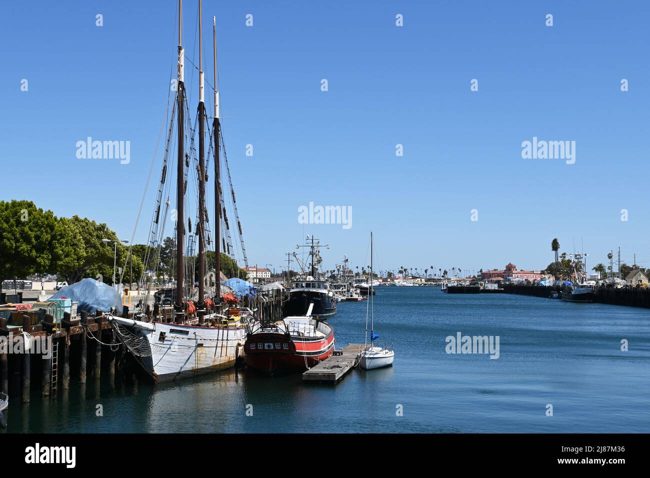 SAN PEDRO, KALIFORNIEN - 11. MAI 2022: American Pride Tall Ship Teil des Top Sail Youth Programms am Los Angeles Maritime Institute. Stockfoto