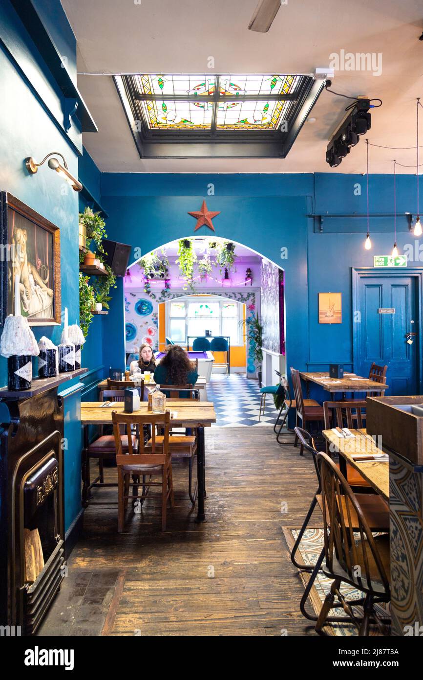 Interieur des veganen Pub „Spread Eagle“ in Homerton, Hackney, London, Großbritannien Stockfoto