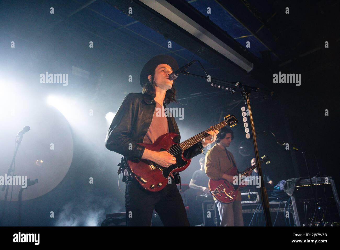 13. Mai 2022: Der englische Singer-Songwriter und Gitarrist James Bay spielt am letzten Abend seiner UK-Tournee 2022 eine ausverkaufte Show im Leadmill in Sheffield. Die Tour kommt vor der Veröffentlichung seines 3. Studio-Album â €˜Leapâ €™ im Juli veröffentlicht. Die Leadmill droht immer noch zu schließen, da Tausende von Menschen eine Petition unterschreiben, um den legendären Veranstaltungsort zu retten. Arctic Monkeys, Richard Hawley, Jarvis Cocker und bringen Sie mir die Horizonâ €™s Oli Sykes gehören zu den Sheffield-Künstler gesprochen haben, zur Unterstützung des Veranstaltungsortes (Credit Image: © Myles Wright/ZUMA Press Wire) Stockfoto