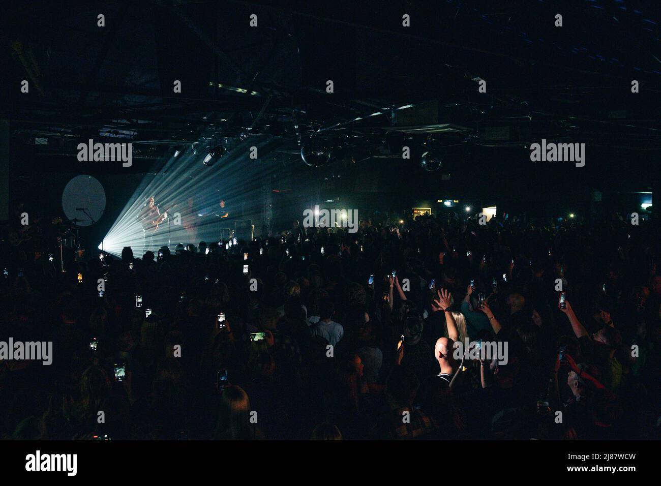 13. Mai 2022: Der englische Singer-Songwriter und Gitarrist James Bay spielt am letzten Abend seiner UK-Tournee 2022 eine ausverkaufte Show im Leadmill in Sheffield. Die Tour kommt vor der Veröffentlichung seines 3. Studio-Album â €˜Leapâ €™ im Juli veröffentlicht. Die Leadmill droht immer noch zu schließen, da Tausende von Menschen eine Petition unterschreiben, um den legendären Veranstaltungsort zu retten. Arctic Monkeys, Richard Hawley, Jarvis Cocker und bringen Sie mir die Horizonâ €™s Oli Sykes gehören zu den Sheffield-Künstler gesprochen haben, zur Unterstützung des Veranstaltungsortes (Credit Image: © Myles Wright/ZUMA Press Wire) Stockfoto