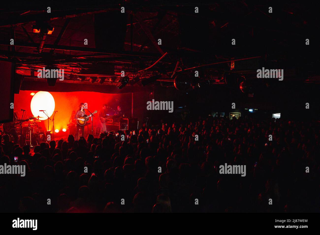 13. Mai 2022: Der englische Singer-Songwriter und Gitarrist James Bay spielt am letzten Abend seiner UK-Tournee 2022 eine ausverkaufte Show im Leadmill in Sheffield. Die Tour kommt vor der Veröffentlichung seines 3. Studio-Album â €˜Leapâ €™ im Juli veröffentlicht. Die Leadmill droht immer noch zu schließen, da Tausende von Menschen eine Petition unterschreiben, um den legendären Veranstaltungsort zu retten. Arctic Monkeys, Richard Hawley, Jarvis Cocker und bringen Sie mir die Horizonâ €™s Oli Sykes gehören zu den Sheffield-Künstler gesprochen haben, zur Unterstützung des Veranstaltungsortes (Credit Image: © Myles Wright/ZUMA Press Wire) Stockfoto