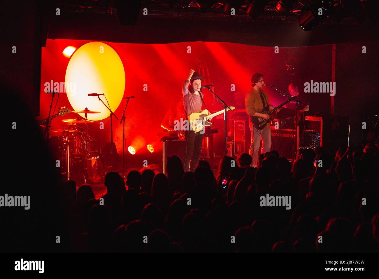 13. Mai 2022: Der englische Singer-Songwriter und Gitarrist James Bay spielt am letzten Abend seiner UK-Tournee 2022 eine ausverkaufte Show im Leadmill in Sheffield. Die Tour kommt vor der Veröffentlichung seines 3. Studio-Album â €˜Leapâ €™ im Juli veröffentlicht. Die Leadmill droht immer noch zu schließen, da Tausende von Menschen eine Petition unterschreiben, um den legendären Veranstaltungsort zu retten. Arctic Monkeys, Richard Hawley, Jarvis Cocker und bringen Sie mir die Horizonâ €™s Oli Sykes gehören zu den Sheffield-Künstler gesprochen haben, zur Unterstützung des Veranstaltungsortes (Credit Image: © Myles Wright/ZUMA Press Wire) Stockfoto