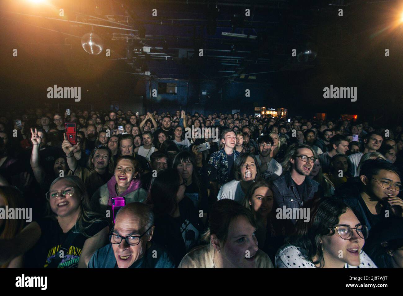 13. Mai 2022: Der englische Singer-Songwriter und Gitarrist James Bay spielt am letzten Abend seiner UK-Tournee 2022 eine ausverkaufte Show im Leadmill in Sheffield. Die Tour kommt vor der Veröffentlichung seines 3. Studio-Album â €˜Leapâ €™ im Juli veröffentlicht. Die Leadmill droht immer noch zu schließen, da Tausende von Menschen eine Petition unterschreiben, um den legendären Veranstaltungsort zu retten. Arctic Monkeys, Richard Hawley, Jarvis Cocker und bringen Sie mir die Horizonâ €™s Oli Sykes gehören zu den Sheffield-Künstler gesprochen haben, zur Unterstützung des Veranstaltungsortes (Credit Image: © Myles Wright/ZUMA Press Wire) Stockfoto