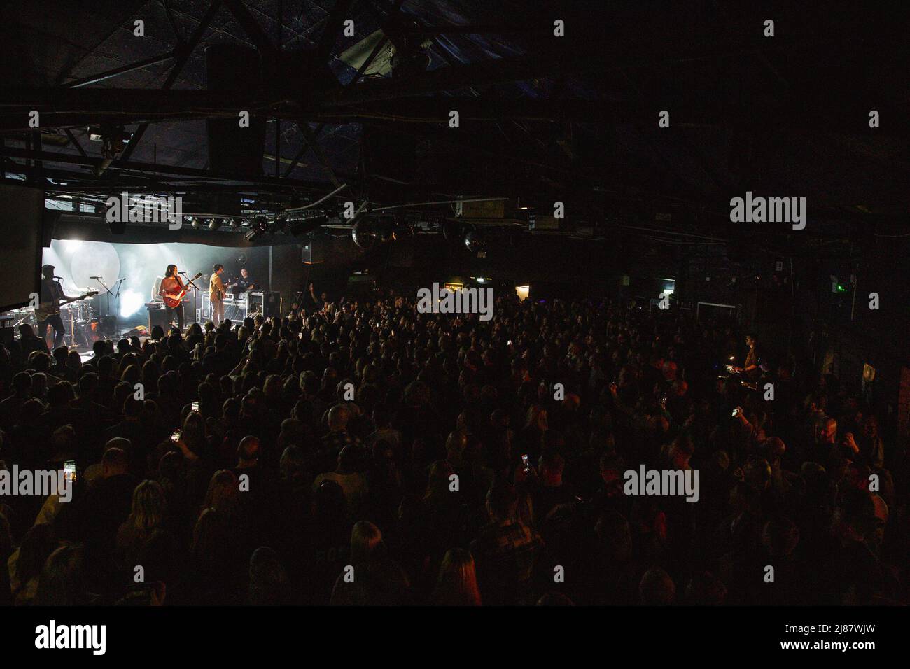 13. Mai 2022: Der englische Singer-Songwriter und Gitarrist James Bay spielt am letzten Abend seiner UK-Tournee 2022 eine ausverkaufte Show im Leadmill in Sheffield. Die Tour kommt vor der Veröffentlichung seines 3. Studio-Album â €˜Leapâ €™ im Juli veröffentlicht. Die Leadmill droht immer noch zu schließen, da Tausende von Menschen eine Petition unterschreiben, um den legendären Veranstaltungsort zu retten. Arctic Monkeys, Richard Hawley, Jarvis Cocker und bringen Sie mir die Horizonâ €™s Oli Sykes gehören zu den Sheffield-Künstler gesprochen haben, zur Unterstützung des Veranstaltungsortes (Credit Image: © Myles Wright/ZUMA Press Wire) Stockfoto