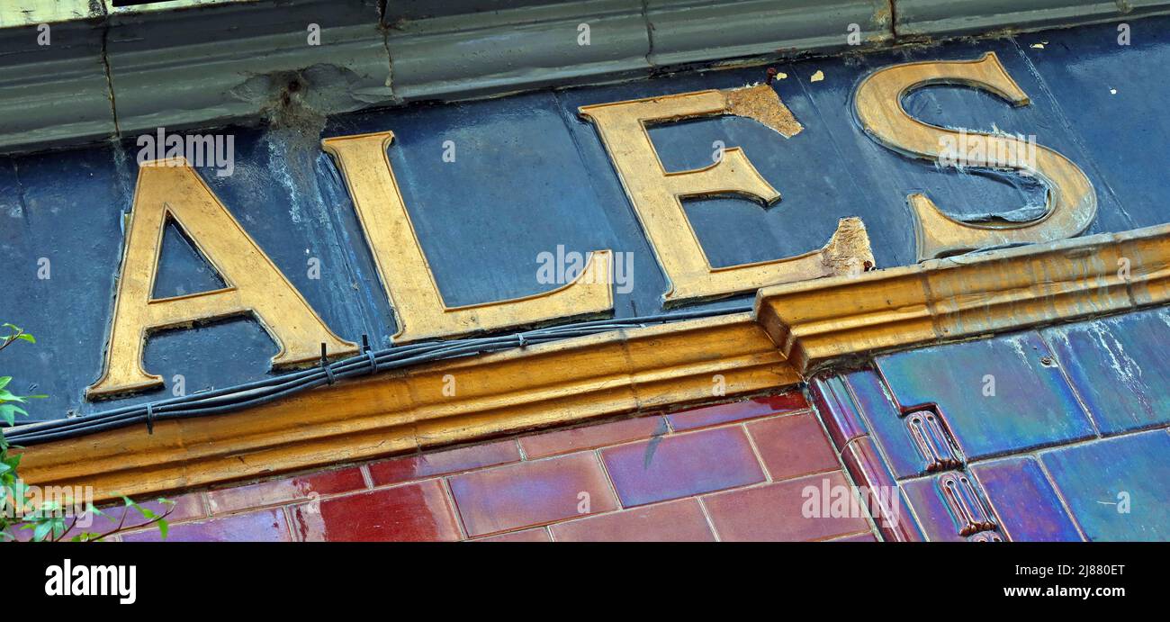Manchester Chesters Ales gekachelte Pub-Vorderseite, Crown and Anchor, Northern Quarter, England , UK M1 Stockfoto
