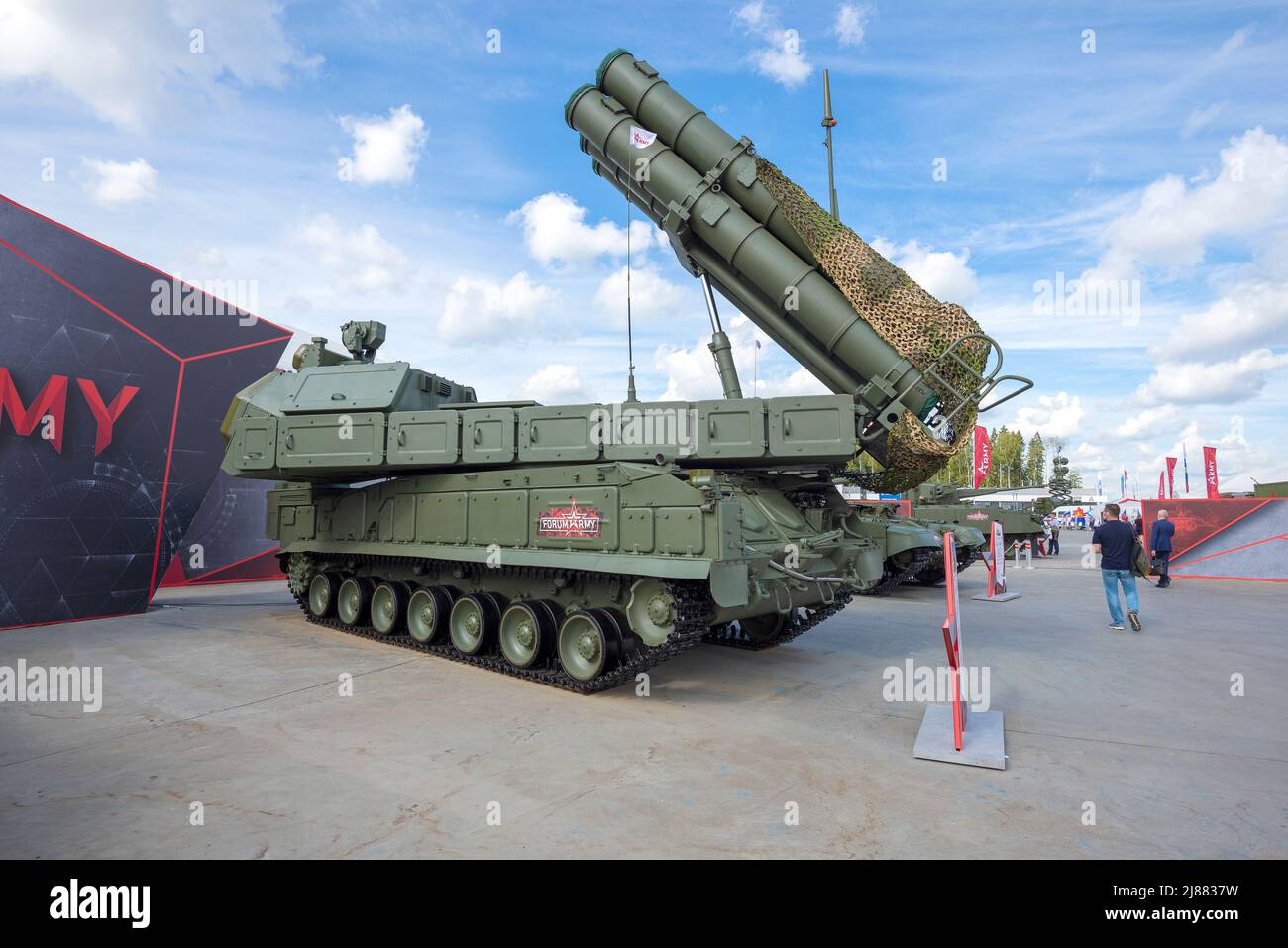 REGION MOSKAU, RUSSLAND - 25. AUGUST 2020: Der Abschussrampe des Flak-M3-Raketenabwehrsystems bei der Armee 2020 International Military-Technical for Stockfoto