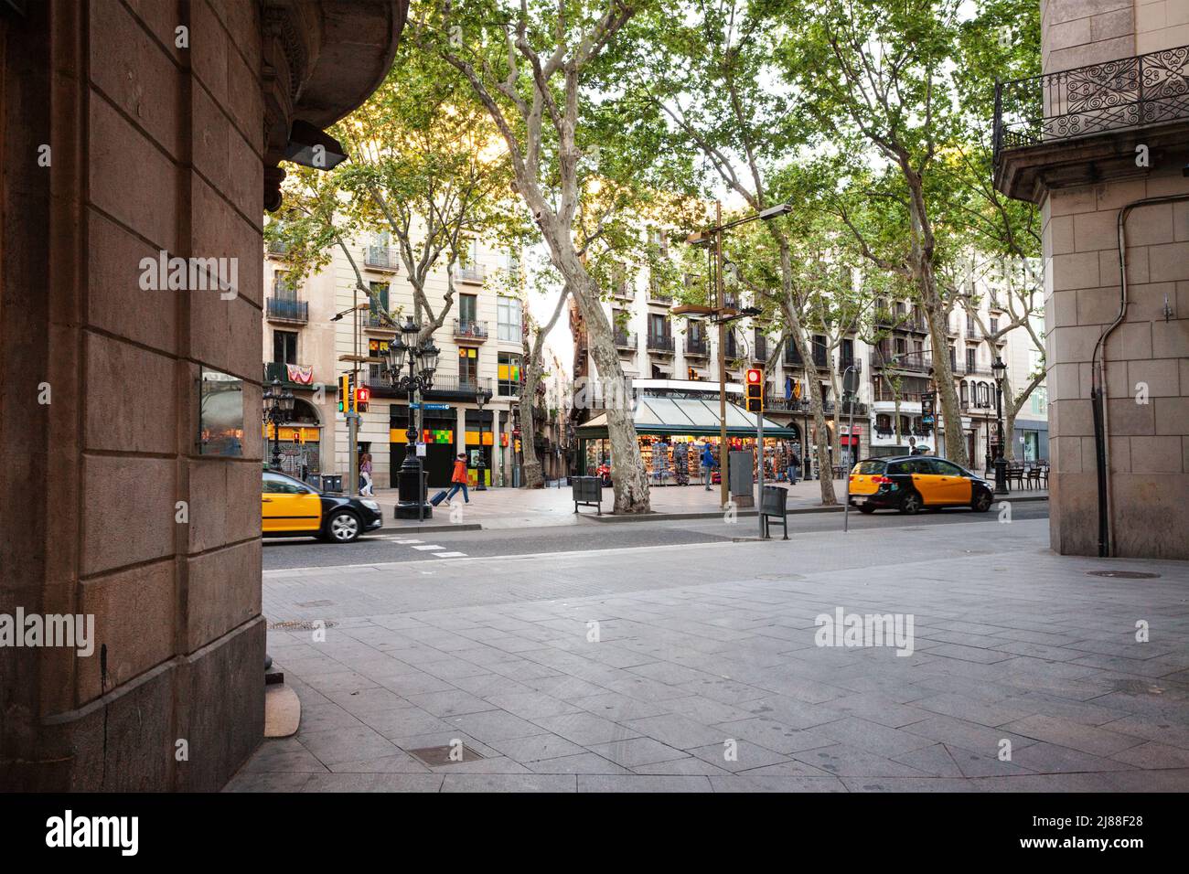Blick auf die Straße La Rambla, Barcelona, Spanien. Stockfoto