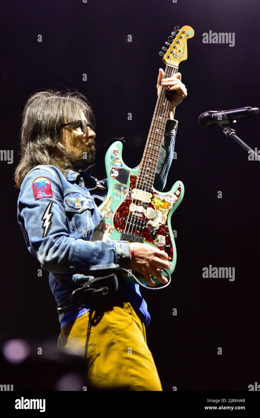 Redondo Beach, Kalifornien, USA. 13.. Mai 2022. Die Band Weezer am Bühnentag 1 des BEACHLIFE Festivals . Kredit: Ken Howard - Alamy Live Nachrichten Stockfoto