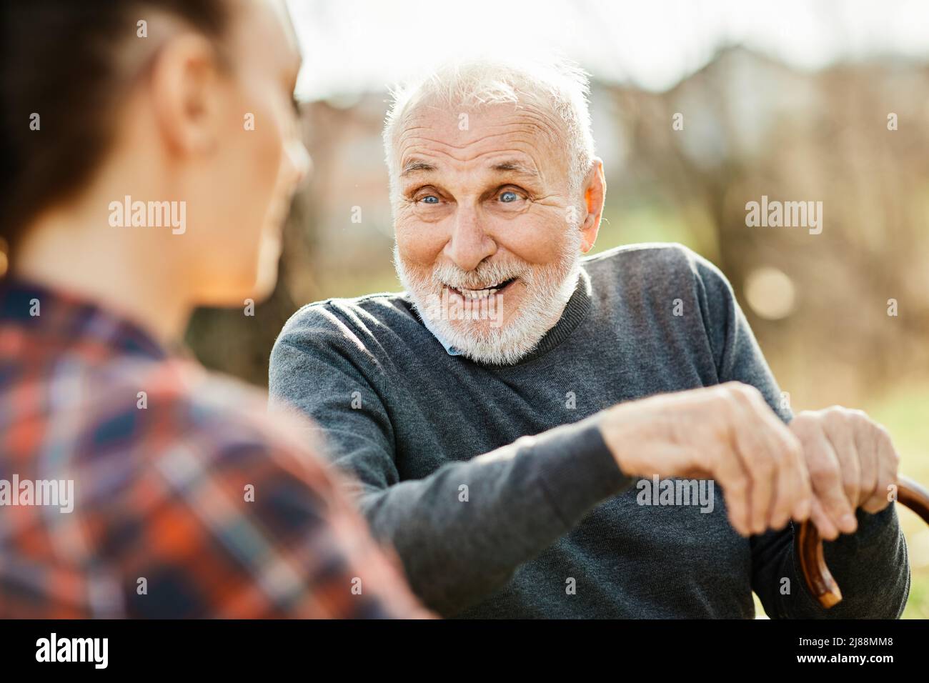 Krankenschwester Senior Care Betreuer Hilfe Assistenzhilfe Ruhestand Ältere Mann Familie Liebe Tochter Enkelin Einkaufen Lebensmittel Stockfoto